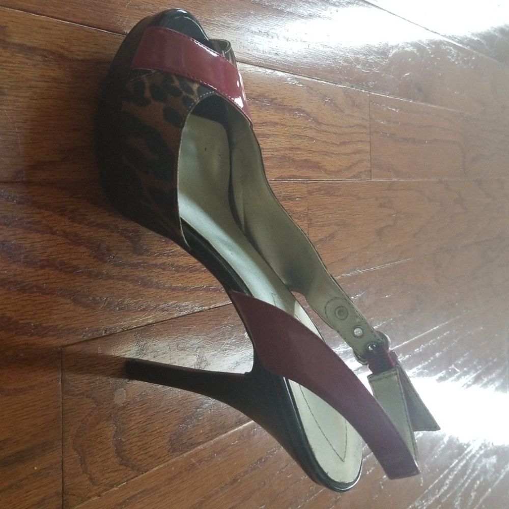 Guess Shoes - Picture 4 of 4